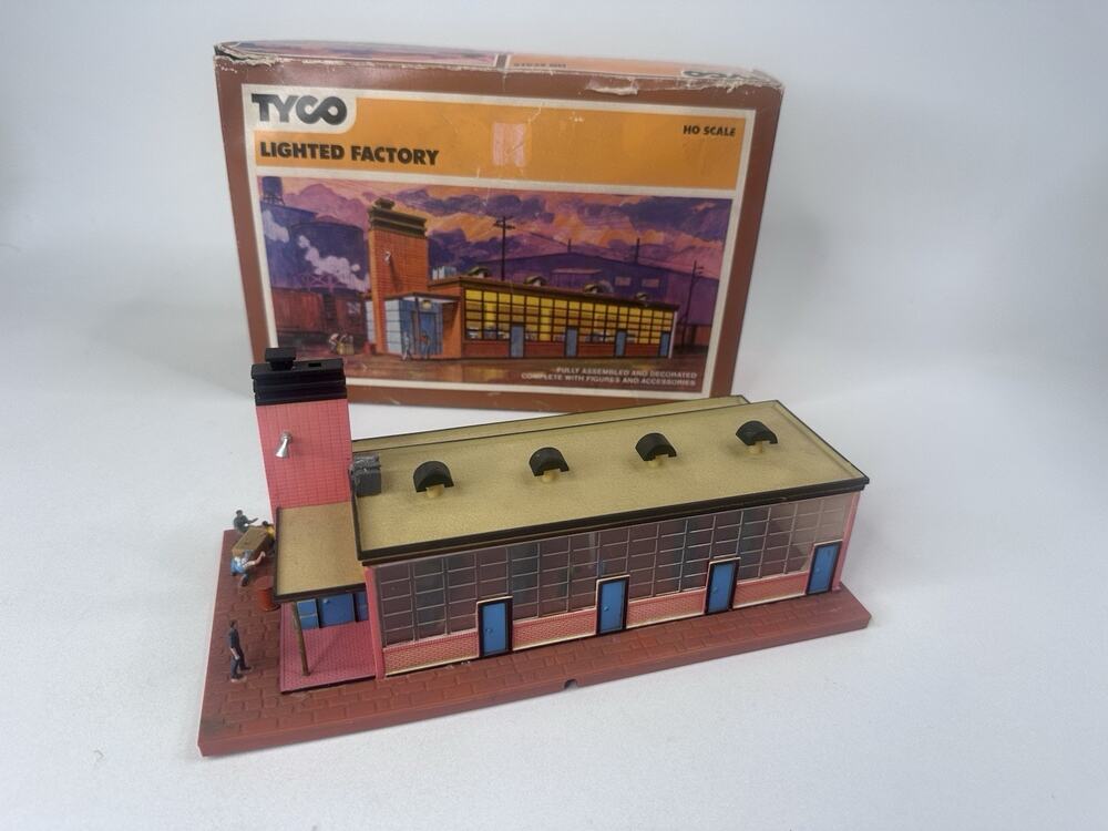 TYCO HO Scale Lighted Factory Accessory Building Model #940